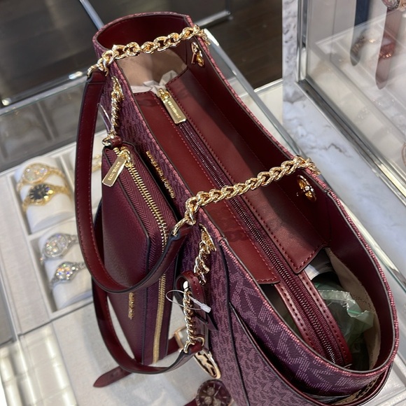 MICHAEL KORS 
Jet Set Travel Large Chain Shoulder Bag & JST LgCONTINENTAL wallet - Picture 4 of 16